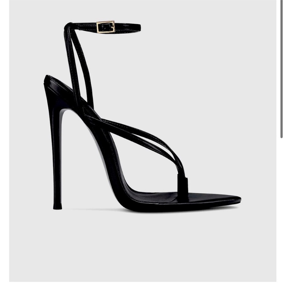 Chic Black Strappy Heels